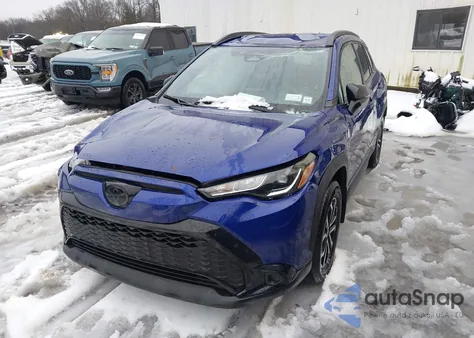 2025 Toyota Corolla Cross Hybrid Se z USA, uszkodzony, nr VIN 7MUFBABG6SV083475